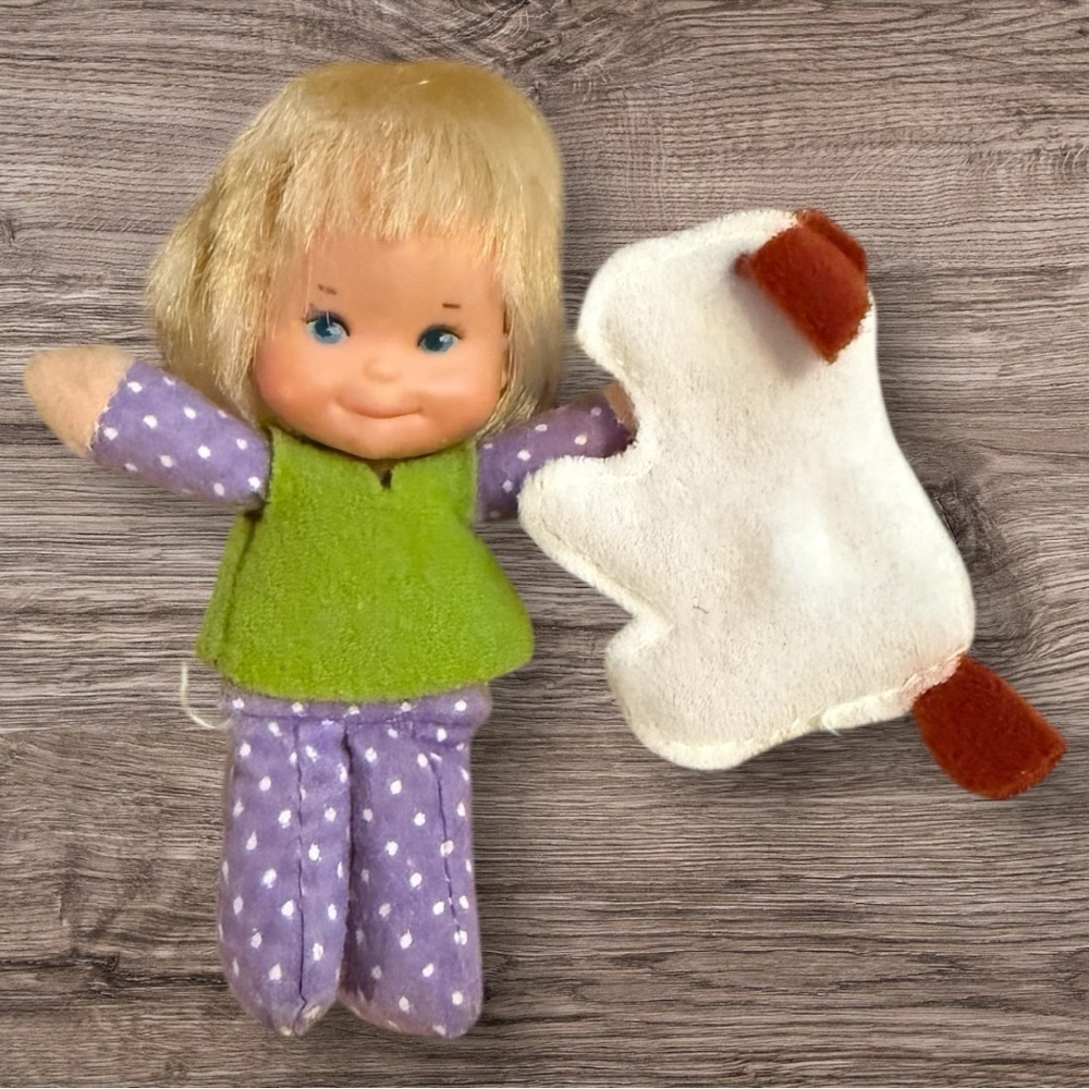 Vintage Mattel 4” Honey Hill Doll with Dog - 1975